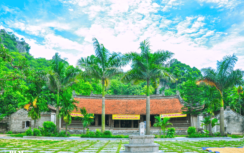 Chiêm ngưỡng chùa Thầy Hà Nội trang nghiêm cổ kính