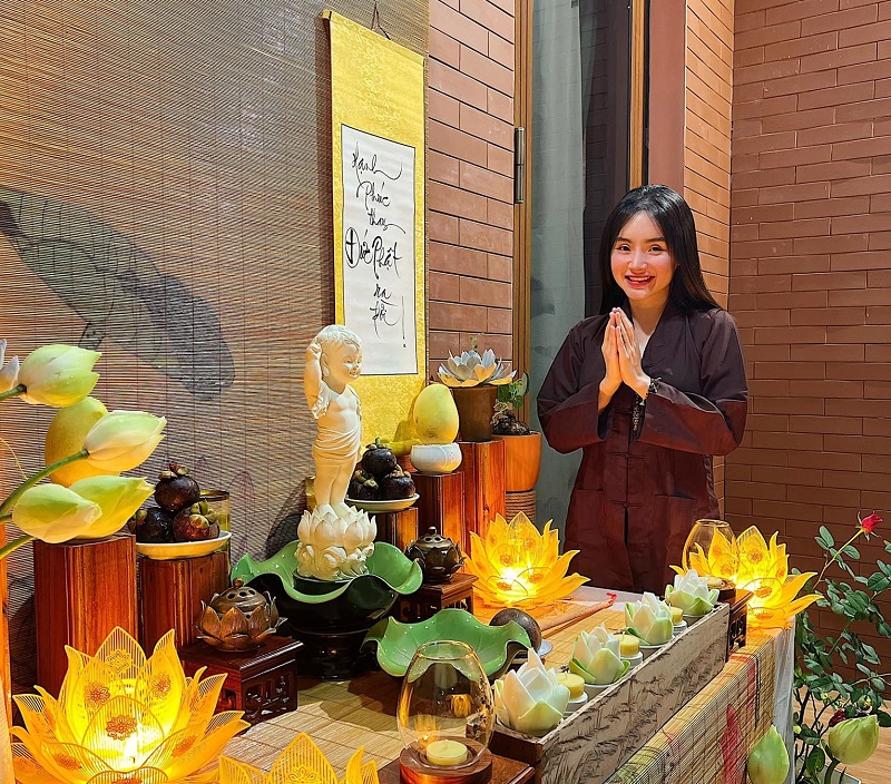 Lê Ngọc Phương Trang sau khi khởi duyên với Phật pháp đã giúp cô có cuộc sống an lành. 
