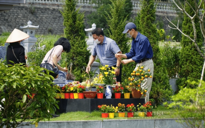 Bài văn khấn thắp hương ngoài mộ chuẩn