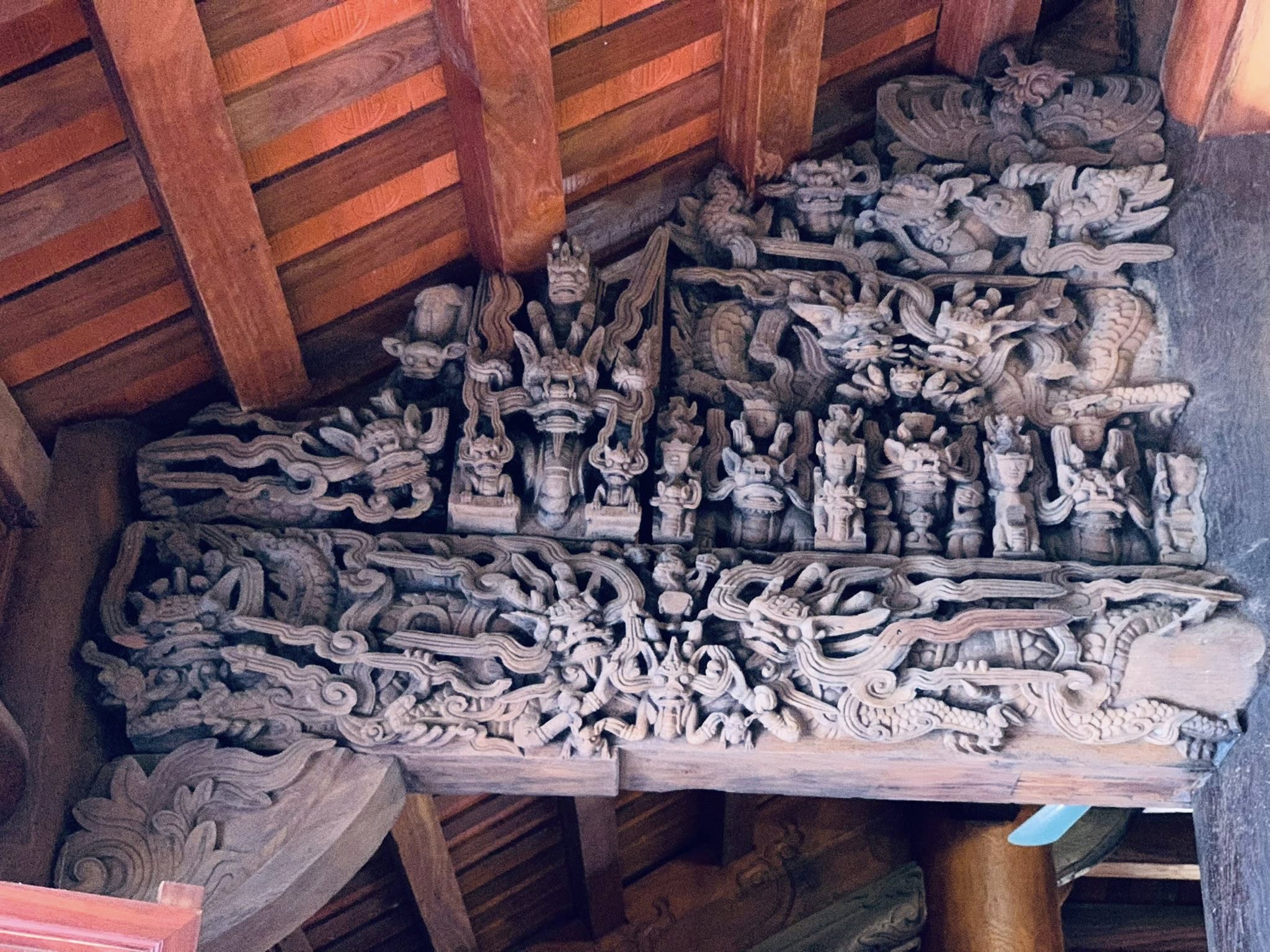 Hình ảnh chạm khắc ở chùa Mạch Tràng