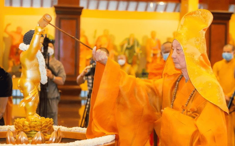 Phật dạy phương pháp tắm tượng cho Phật Tử (6)