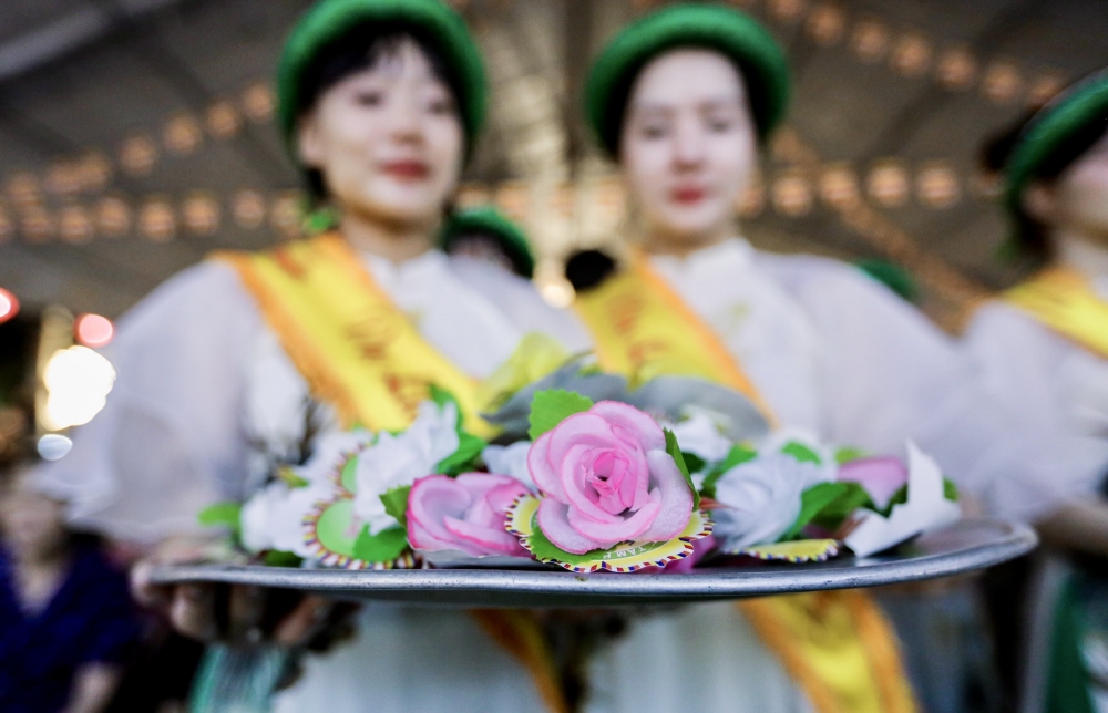 nghi thức bông Hồng cài áo