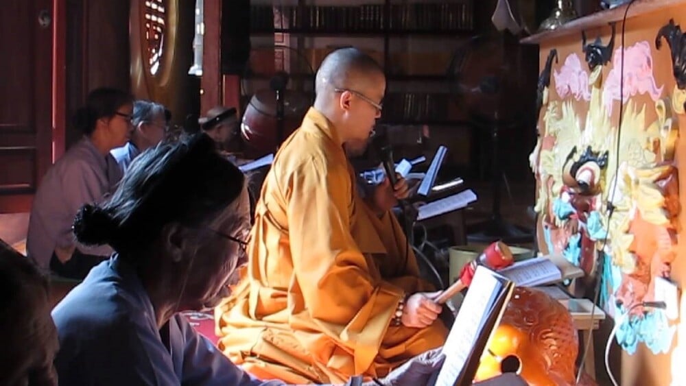 Tụng kinh Vu Lan
