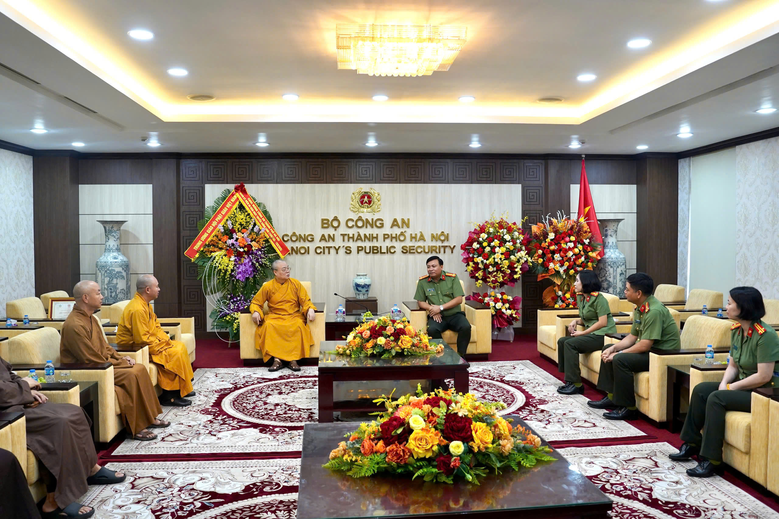 đoàn GHPGVN đã đến thăm và chúc mừng Công an Thành phố Hà Nội nhân dịp kỷ niệm 80 năm Ngày truyền thống lực lượng Công an nhân dân Việt Nam