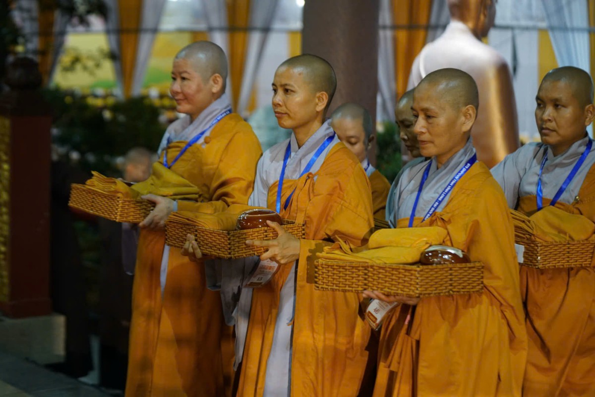 Hình ảnh Giới tử Ni Đại Giới đàn Thiện Từ cầu thỉnh Đại Tăng thọ lãnh giáo pháp