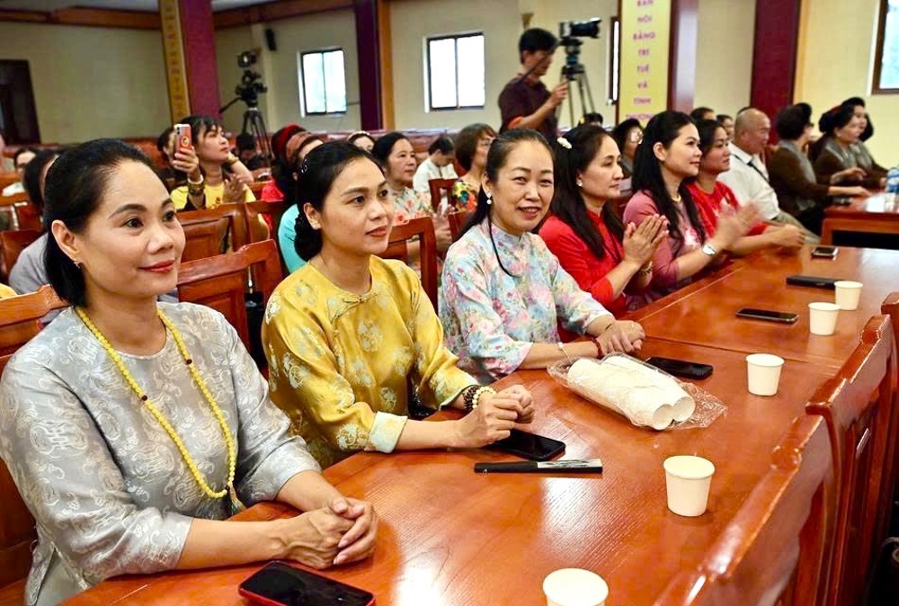 Giao lưu “Phật giáo đối với nữ Phật tử” tại chùa Quán Sứ