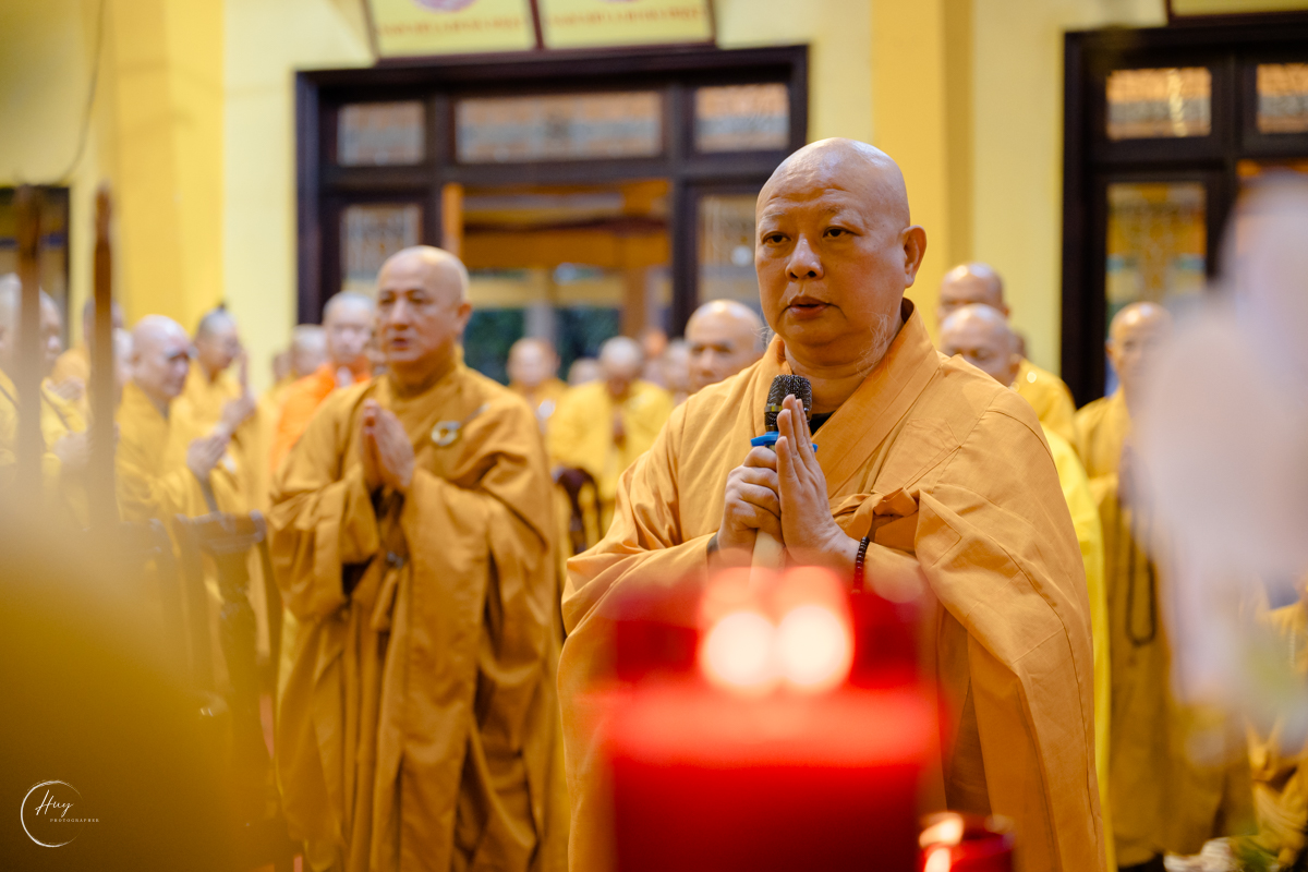 Hòa thượng Thích Lệ Trang sướng lễ cầu nguyện