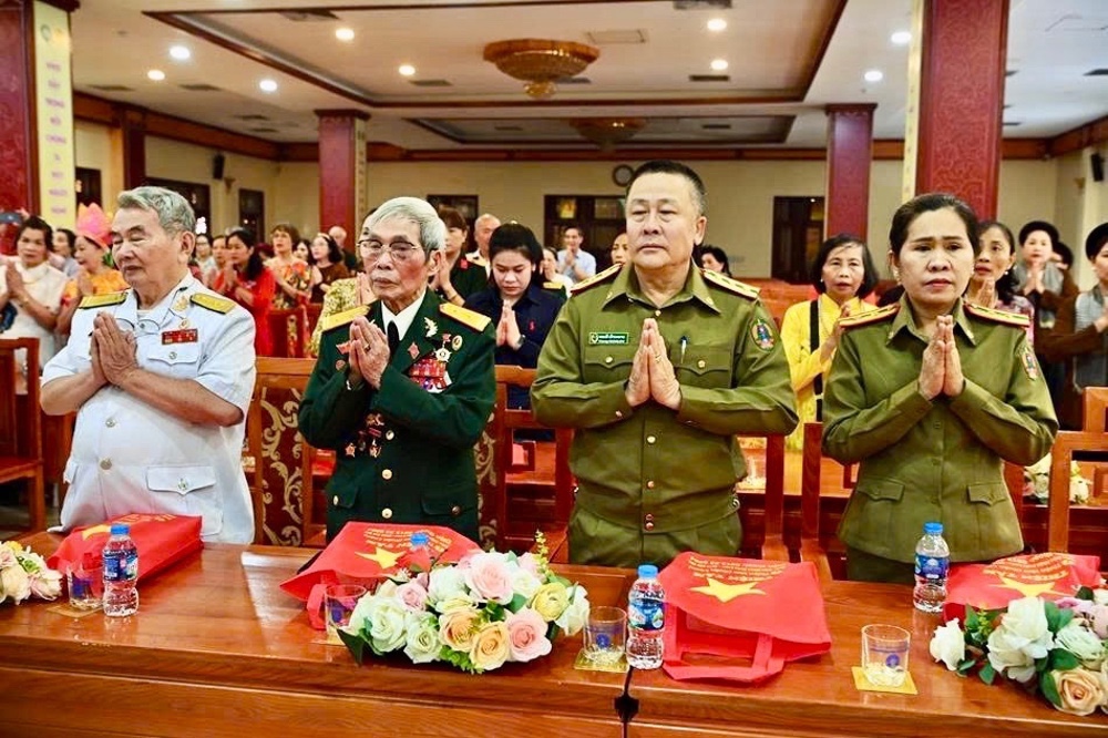 Giao lưu “Phật giáo đối với nữ Phật tử” tại chùa Quán Sứ