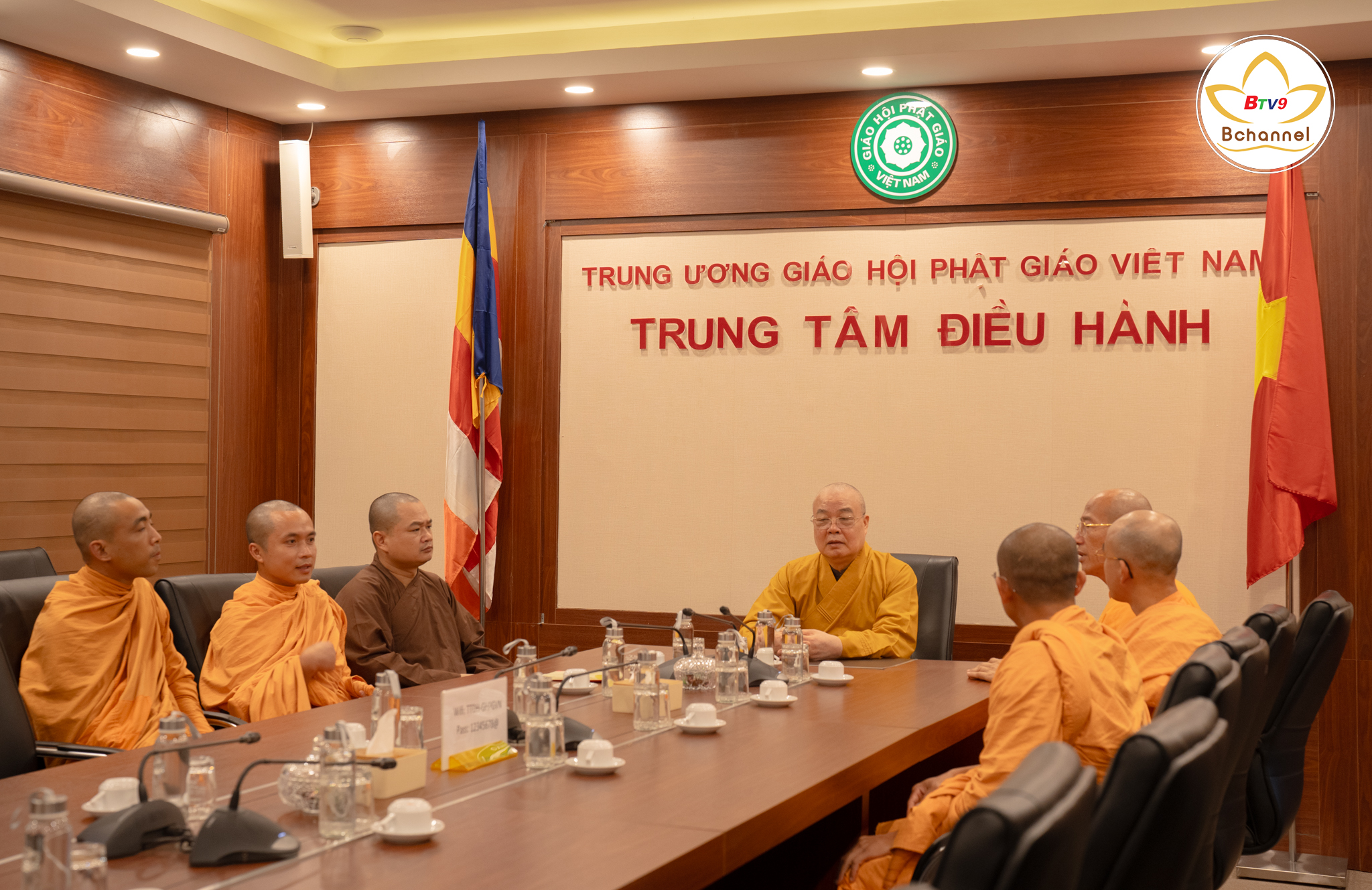 Chùa Ba Vàng ủng hộ đồng bào bị thiệt hại sau bão lũ 100 triệu đồng