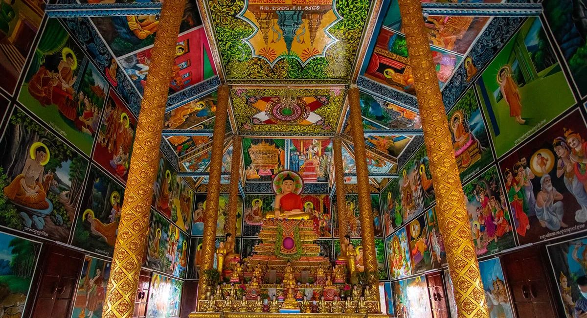 Trang trí trong chánh điện chùa Xiêm Cán