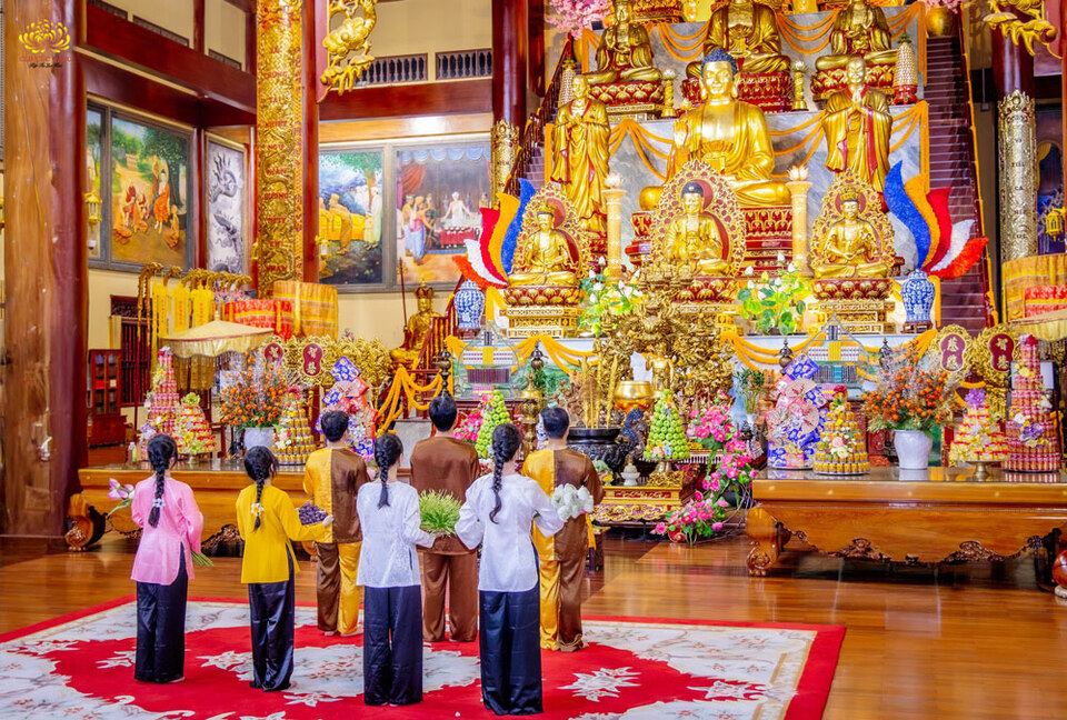 ý nghĩa cúng dường tam bảo