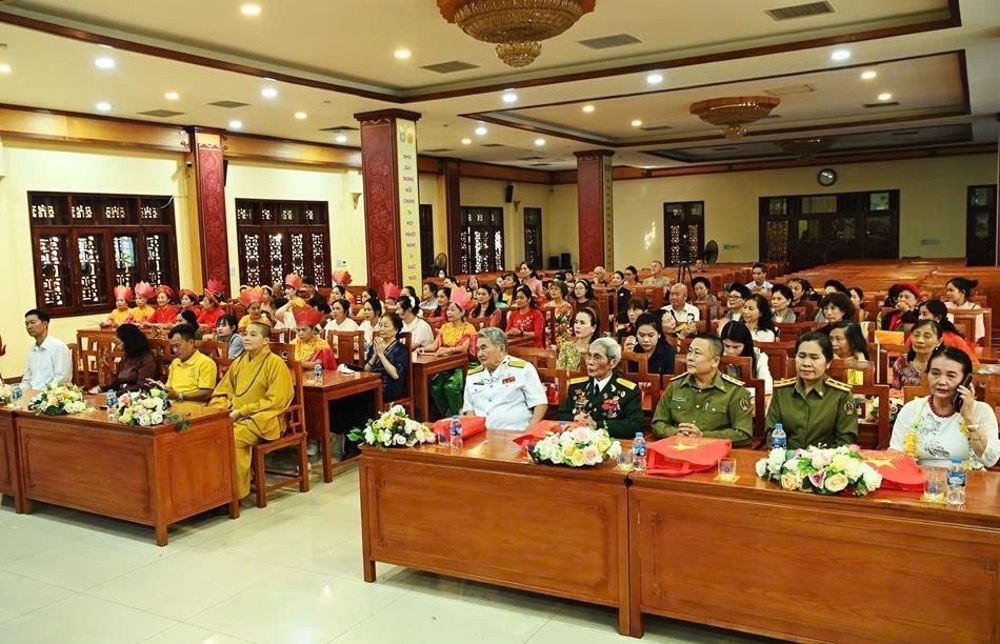 Giao lưu “Phật giáo đối với nữ Phật tử” tại chùa Quán Sứ