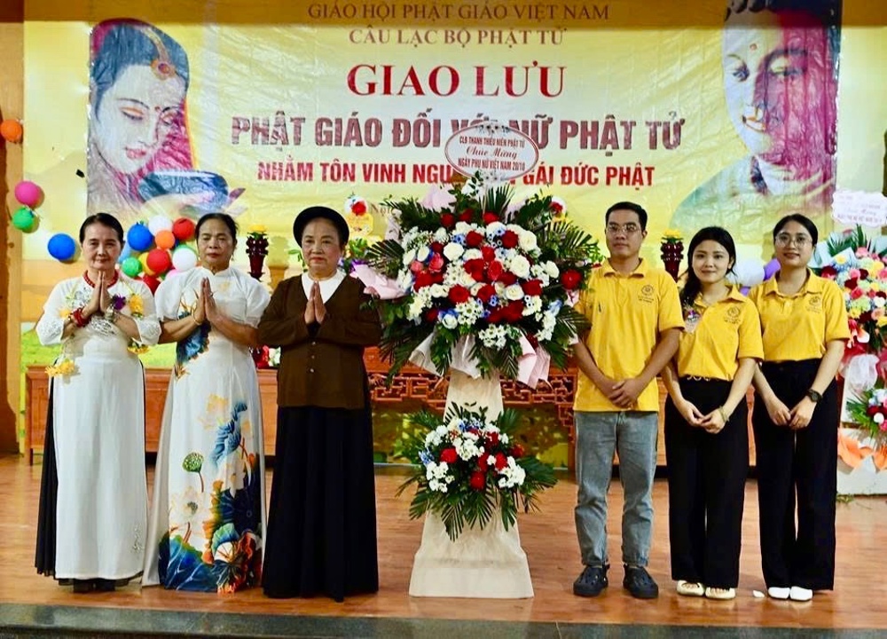 Giao lưu “Phật giáo đối với nữ Phật tử” tại chùa Quán Sứ