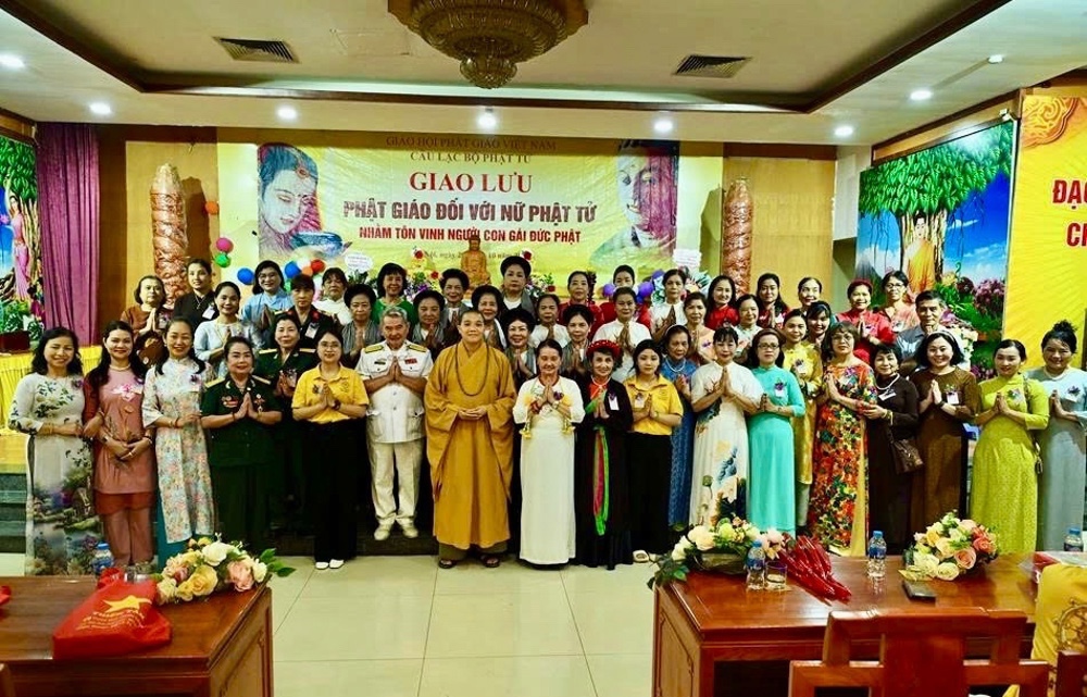 Giao lưu “Phật giáo đối với nữ Phật tử” tại chùa Quán Sứ