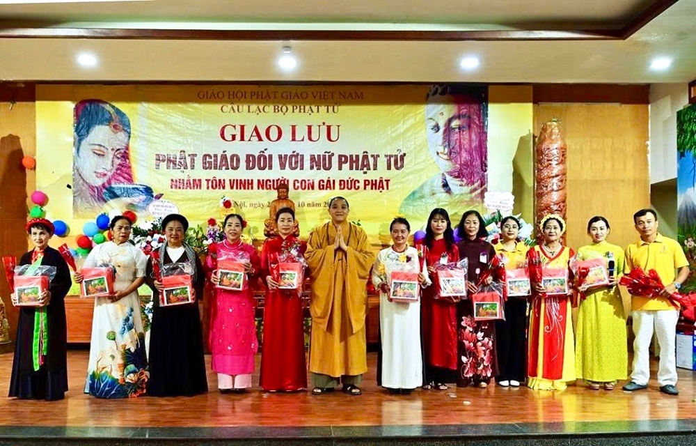 Giao lưu “Phật giáo đối với nữ Phật tử” tại chùa Quán Sứ