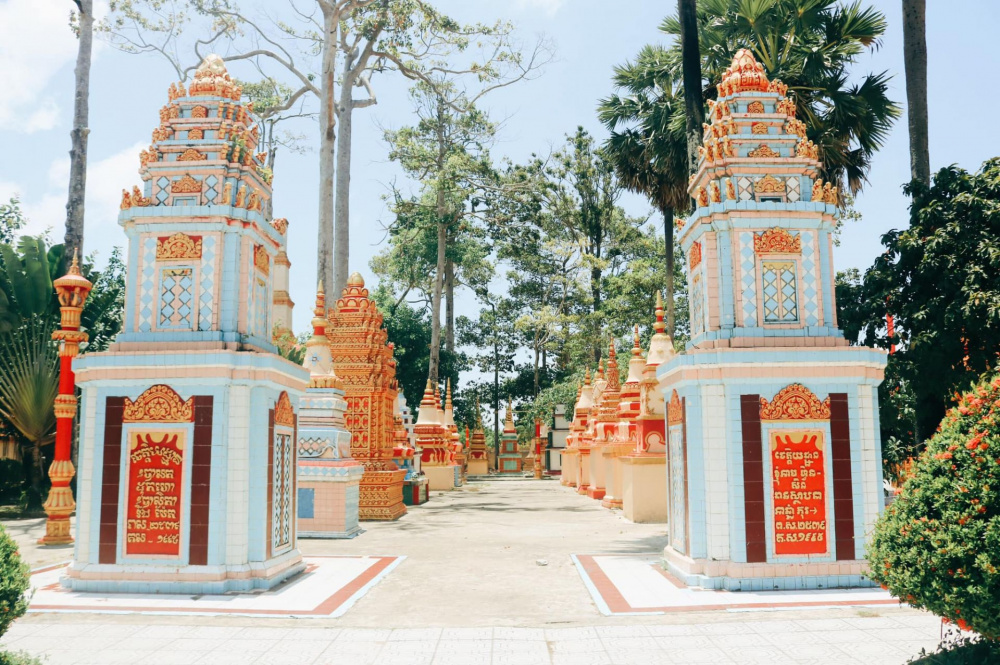 Tháp cốt chùa Xiêm Cán