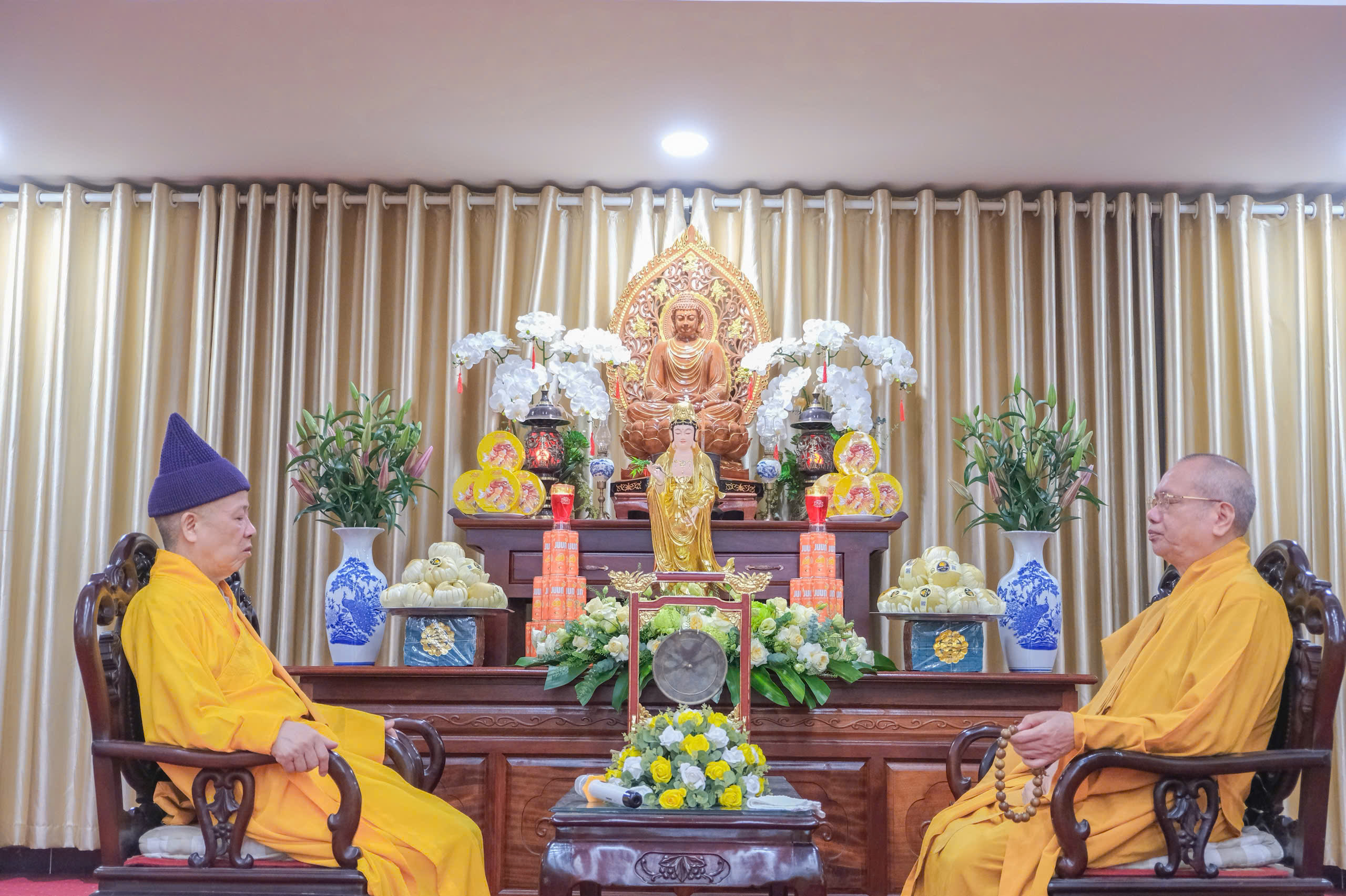 Buổi lễ được chứng minh bởi Hòa thượng Thích Thanh Quyết và Hòa thượng Thích Thanh Đạt