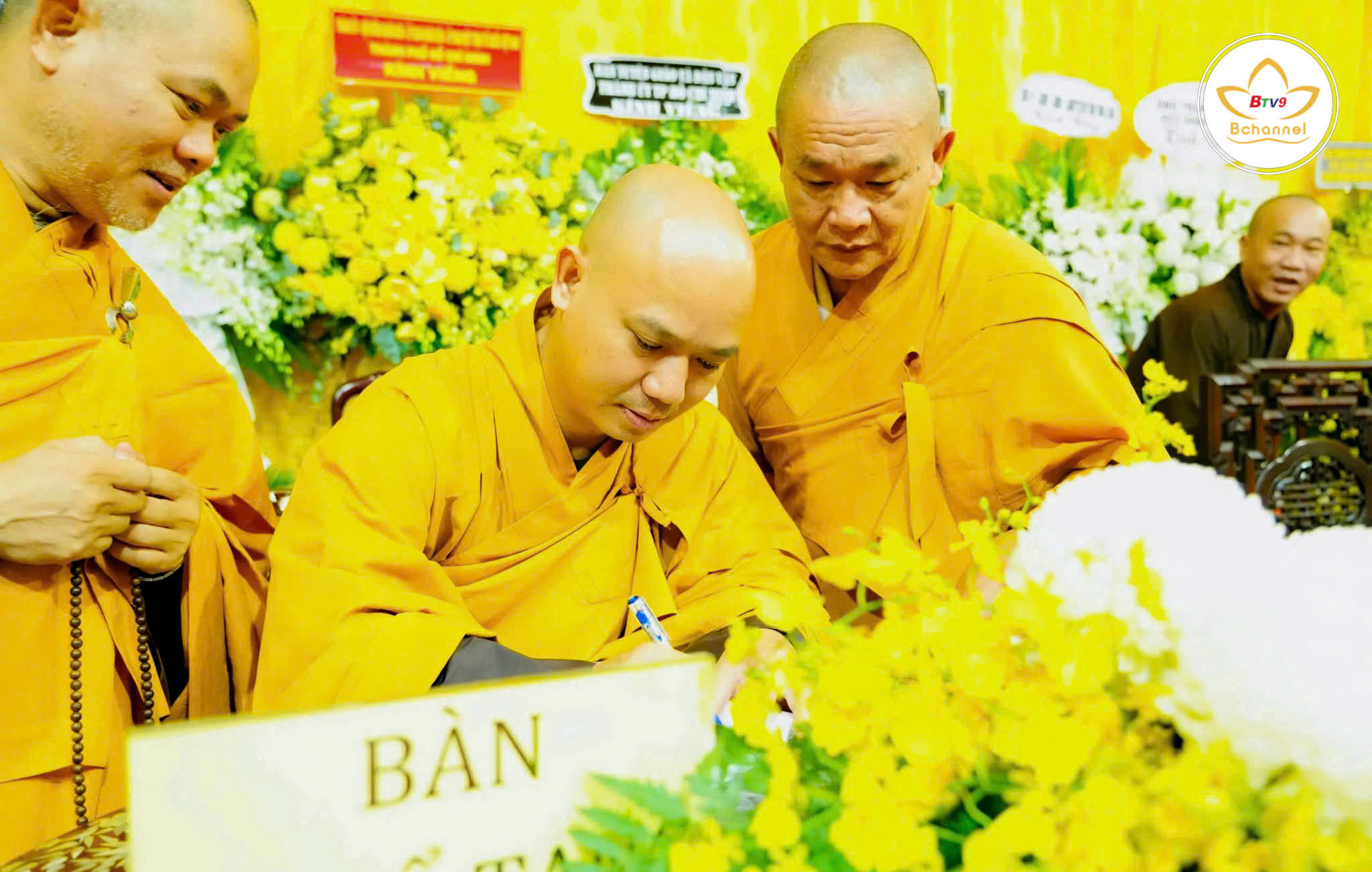  Văn phòng Trung ương GHPGVN thành kính viếng Giác linh Trưởng lão Hòa thượng Thích Trí Tịnh