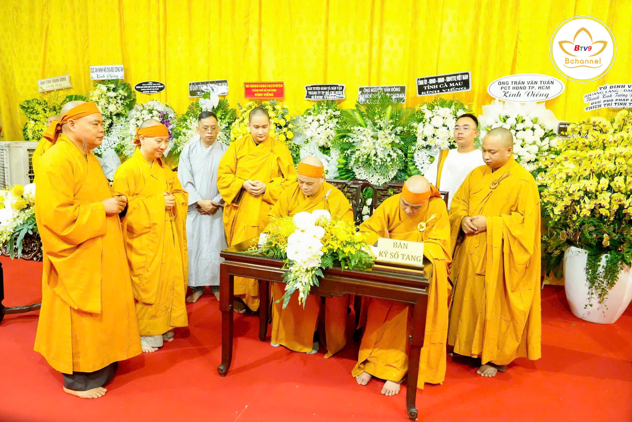  Văn phòng Trung ương GHPGVN thành kính viếng Giác linh Trưởng lão Hòa thượng Thích Trí Tịnh