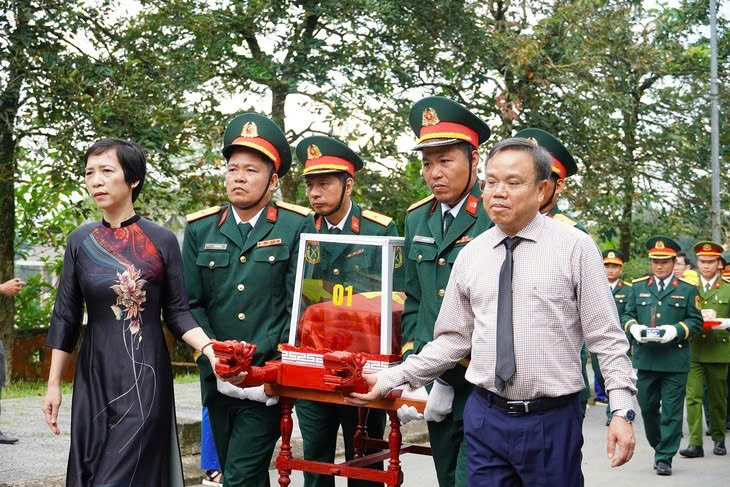 Hơn 30 hài cốt liệt sĩ được tìm thấy sau buổi chiếu phim “Mưa Đỏ” tại Thành Cổ Quảng Trị