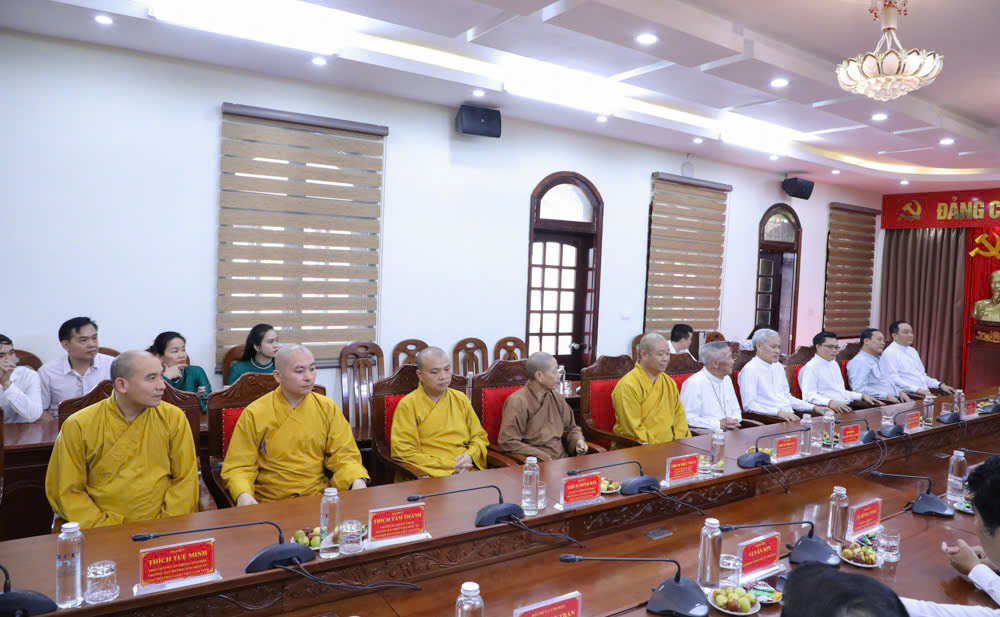 GHPGVN tỉnh Nghệ An chúc mừng thành công Đại hội Đảng bộ tỉnh lần thứ XX