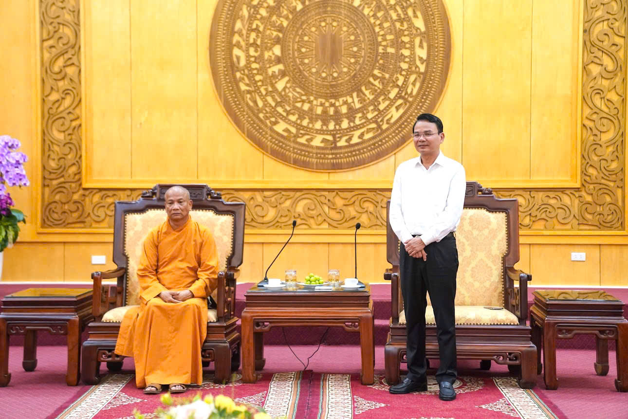 Bí thư Tỉnh ủy Đặng Xuân Phong bày tỏ lời cảm ơn sâu sắc trước sự quan tâm, chia sẻ và những lời chúc mừng tốt đẹp của Ban Trị sự GHPGVN tỉnh Ninh Bình