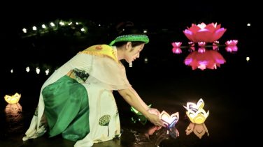 Hoa đăng lung linh ngày Vu Lan báo hiếu