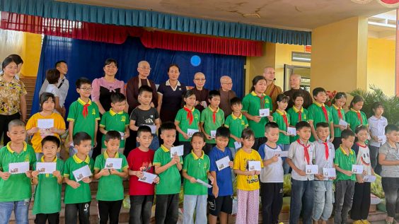 15 tấn hàng nghĩa tình từ Đạt Lạt hướng về đồng bào miền Bắc