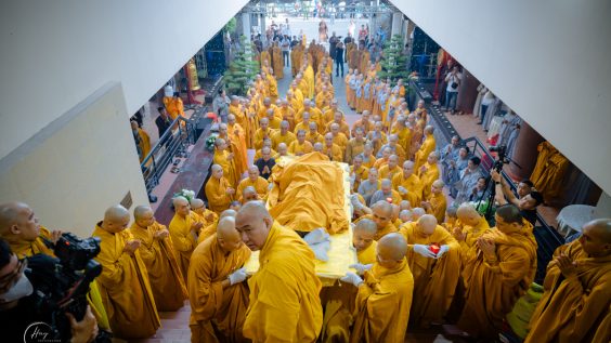 Lễ cung thỉnh Huyền thân Giác linh Cố Trưởng lão Hòa thượng Thích Từ Thông nhập kim quan tại Trường Trung cấp Phật học TP.HCM