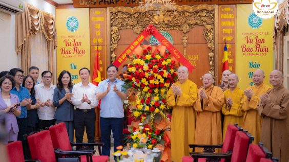 Thứ trưởng Bộ Dân tộc và Tôn giáo thăm, chúc mừng GHPGVN nhân mùa Vu Lan Báo Hiếu