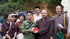 Lan tỏa từ bi: 300 phần quà đến tay người dân vùng lũ Điện Biên