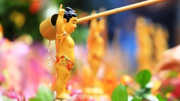 Buddhists Observe Sacred Wooden Bath Ritual Commemorating Buddha's Birth