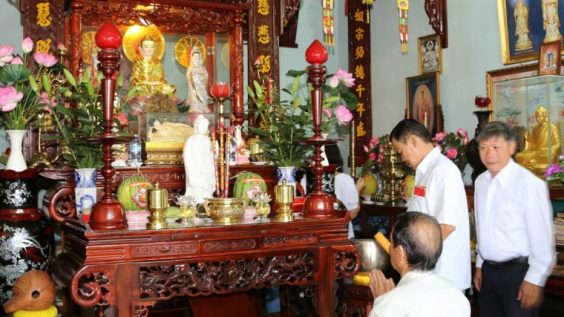 Văn khấn Ban Tam Bảo: Cách cúng và bài khấn chuẩn nhất 2025